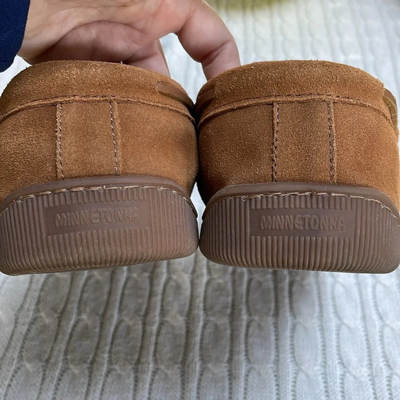 Minnetonka Men’s sz 15 slippers. Suede, rubber sole, Fur lined. good condition - Picture 6 of 11